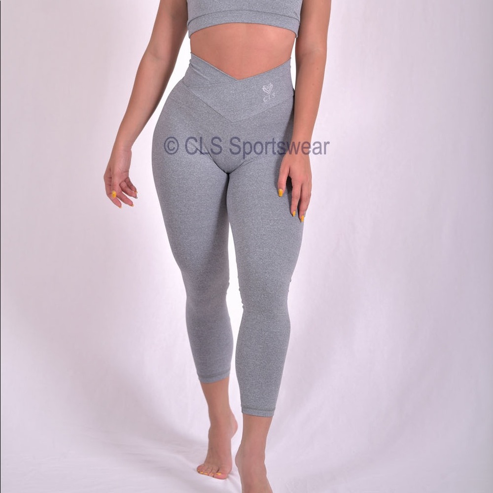 CLS elite fuse leggings in light gray. size Small